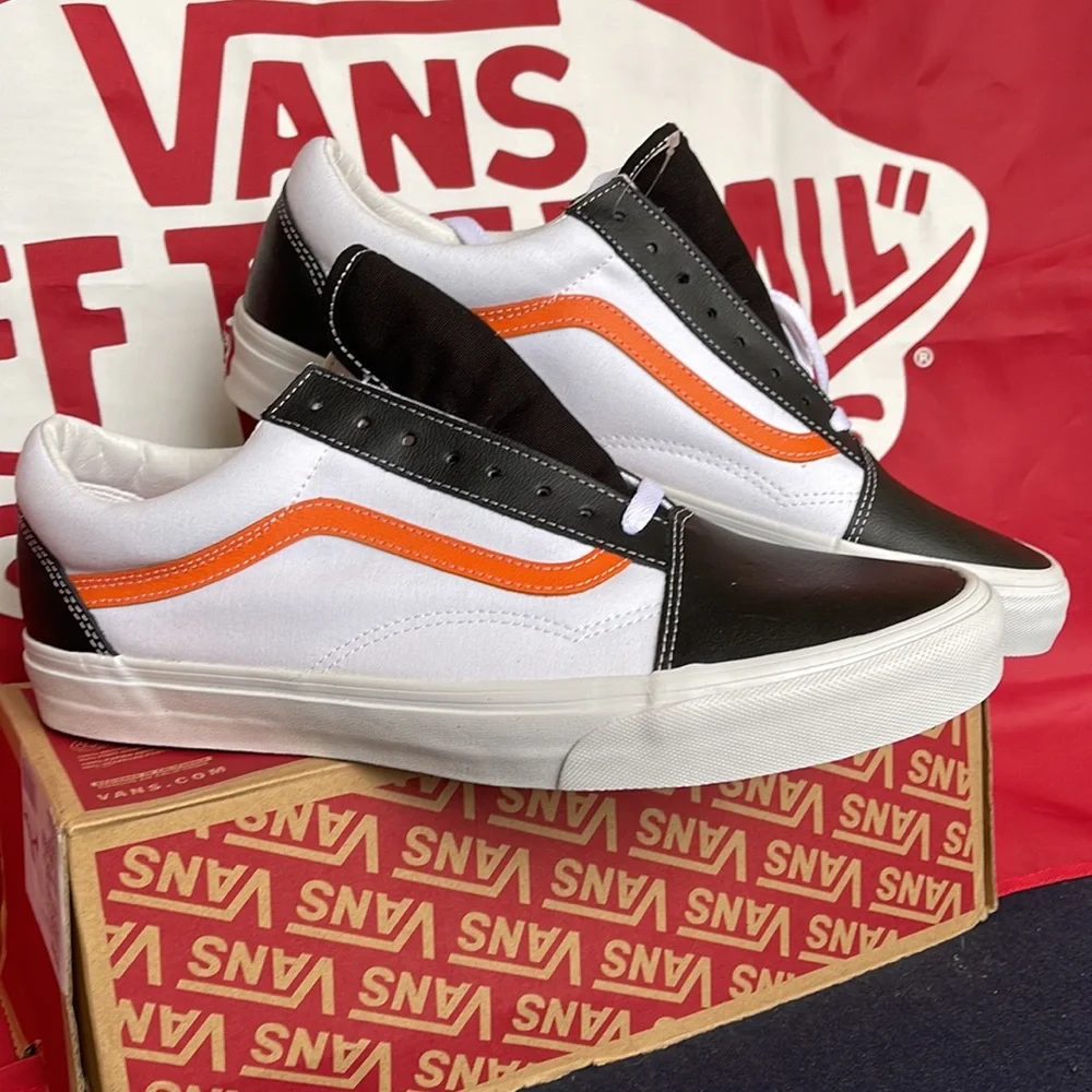 Vans Old Skool
(Classic Sport)Blk/Tr Wht
VNOA5KRF93U
Men’s sneakers - athletic - Picture 6 of 16